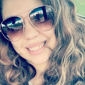 Meet your Posher, Yoana